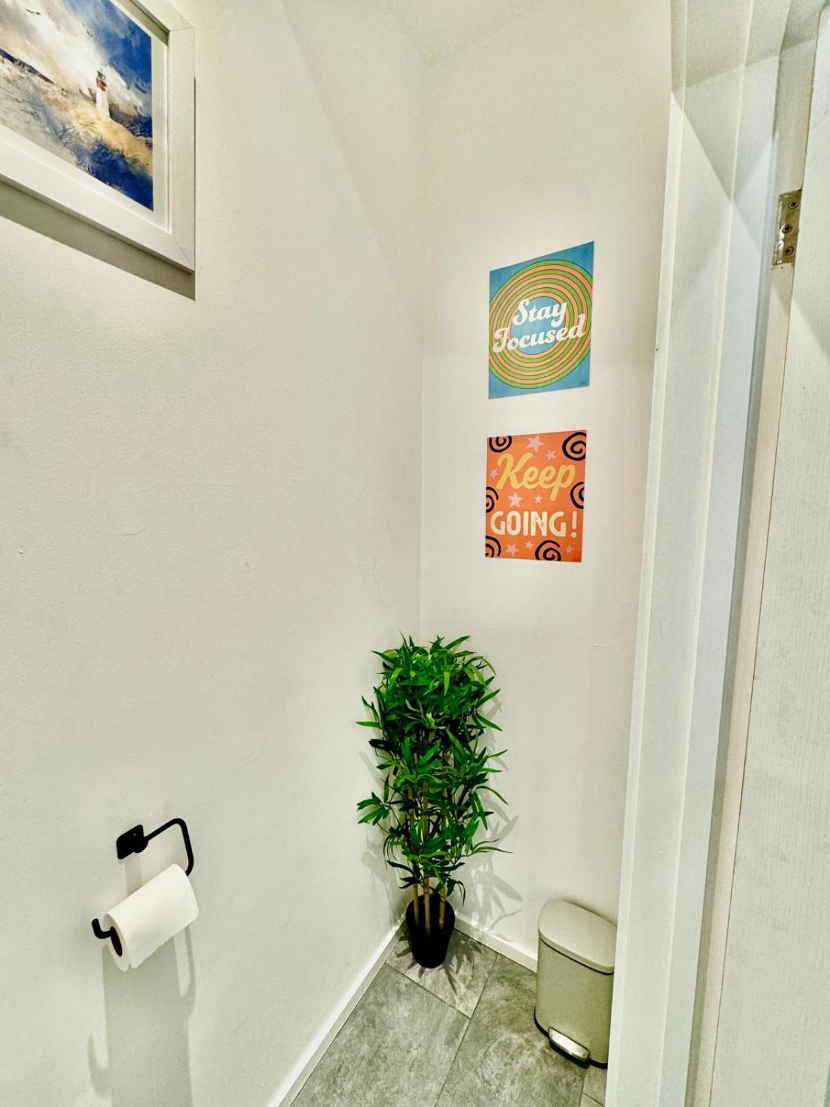 Three Bedroom House By Peacegrove Homes Short Lets & Serviced Accommodation Brighton With Free Wifi & Pet Friendly Exterior photo