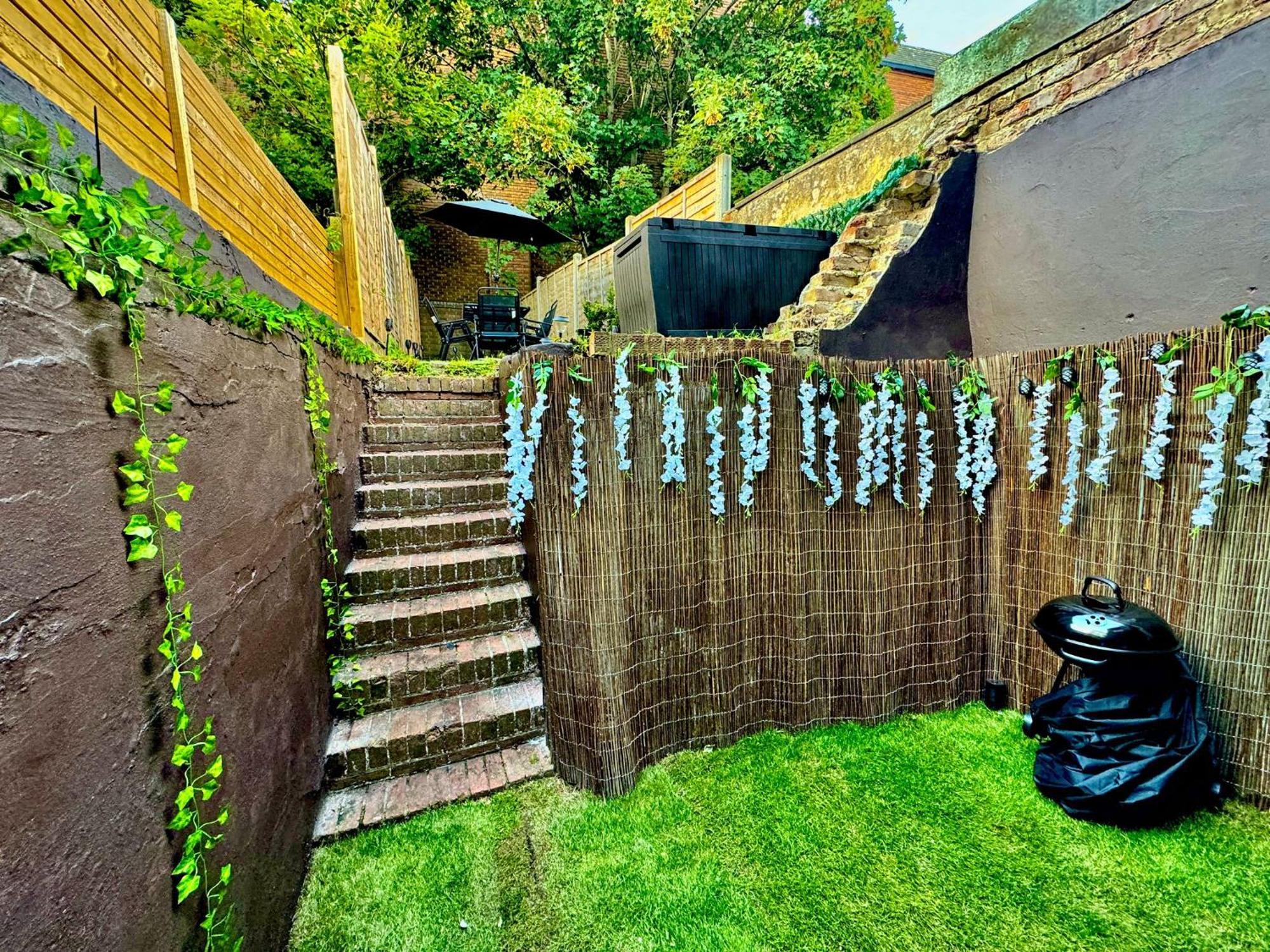 Three Bedroom House By Peacegrove Homes Short Lets & Serviced Accommodation Brighton With Free Wifi & Pet Friendly Exterior photo